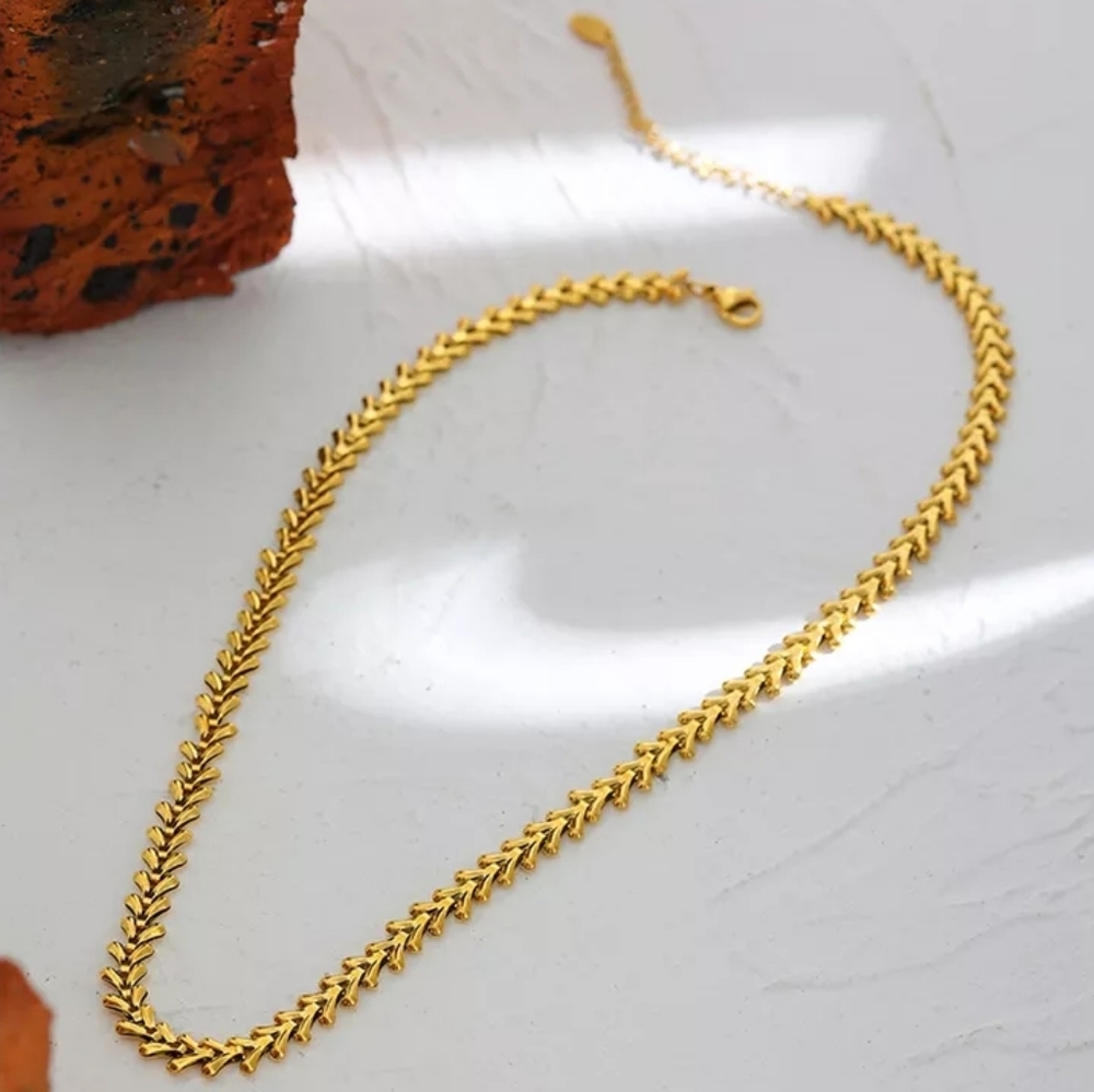 Pretty Leaves Chain Necklace